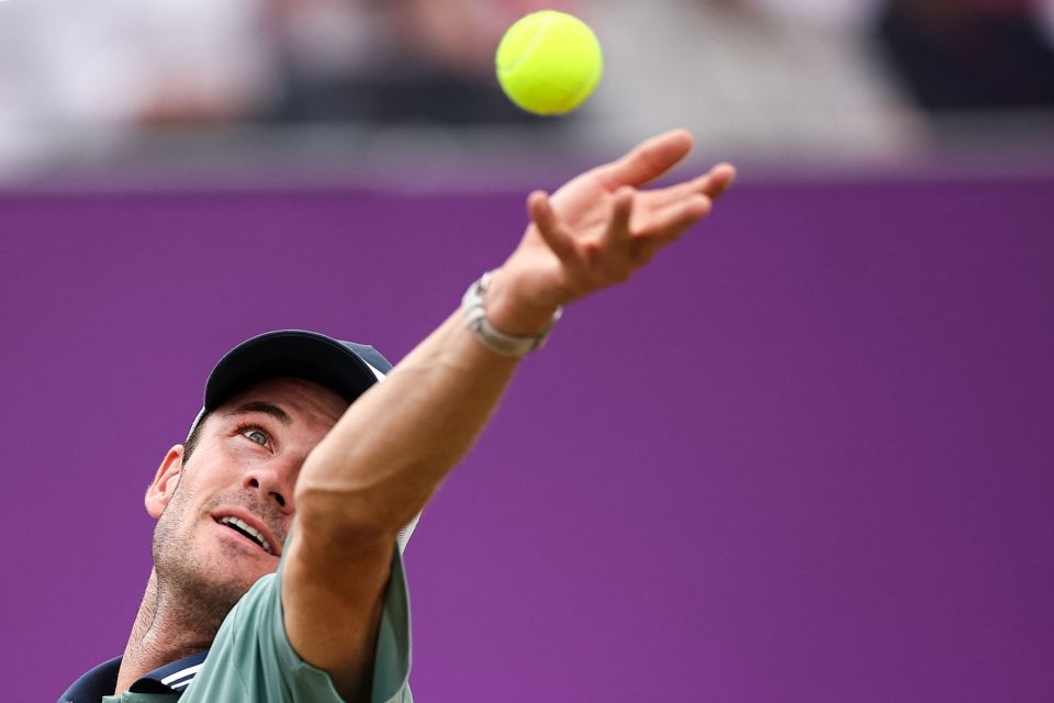 虽然他在大 虽然他在大