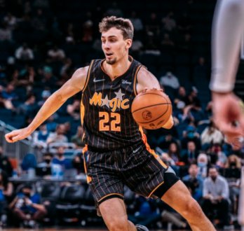 他在肋部的 他在肋部的